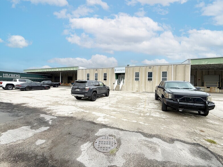 3580-3588 Work Dr, Fort Myers, FL à louer - Photo de l’immeuble – Image 1 sur 5