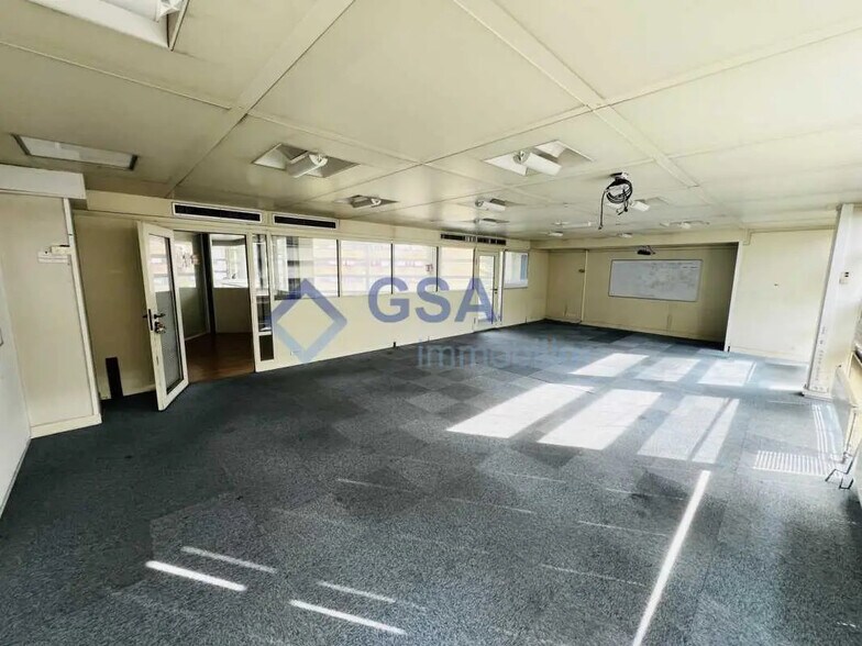 Bureau dans Évry-Courcouronnes à louer - Photo de l’immeuble – Image 1 sur 4