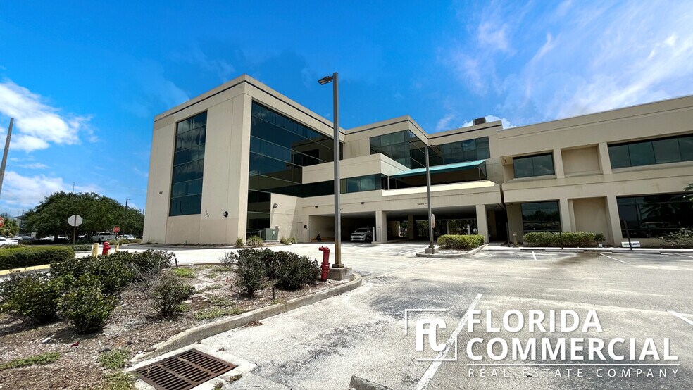 900-904 E Prima Vista Blvd, Port Saint Lucie, FL à louer - Photo de l’immeuble – Image 3 sur 15