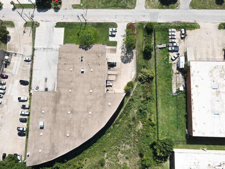 1241-1243 Majesty Dr, Dallas, TX à louer - Photo de l’immeuble – Image 3 sur 13