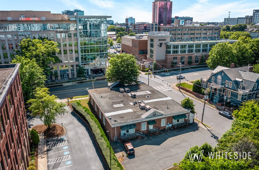 501 E Morehead St, Charlotte, NC à louer - Photo de l’immeuble – Image 3 sur 4