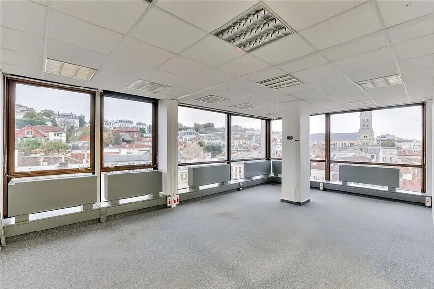 Bureau dans Saint-Cloud à louer - Photo de l’immeuble – Image 1 sur 9