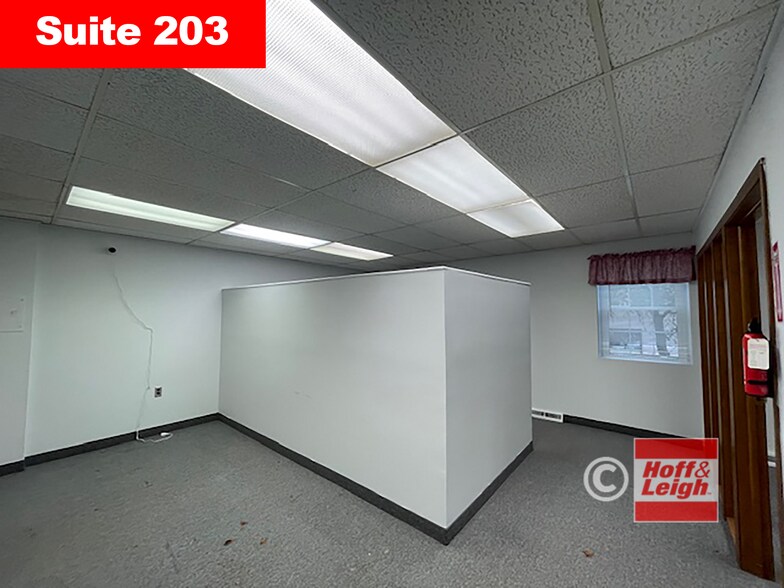 1717 Brittain Rd, Akron, OH à louer - Photo de l’immeuble – Image 3 sur 7