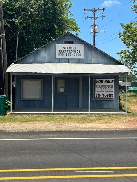 111 E Stewart St, Willis, TX à vendre - Photo de l’immeuble – Image 2 sur 3
