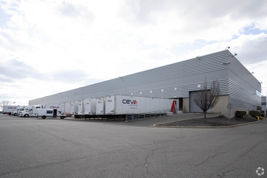 230-39 International Airport Ctr Blvd, Springfield Gardens, NY à louer - Photo de l’immeuble – Image 2 sur 7
