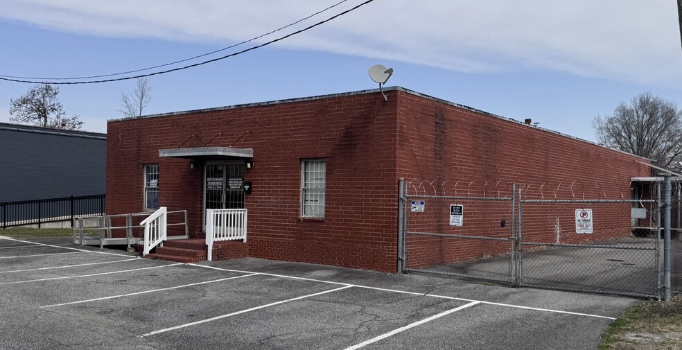 1012 N Raleigh St, Greensboro, NC à vendre - Photo de l’immeuble – Image 1 sur 5