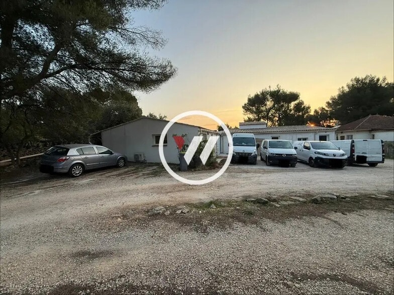 Local d’activités dans La Ciotat à louer - Photo de l’immeuble – Image 3 sur 8