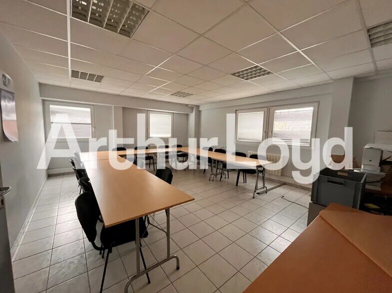 Bureau dans Ifs à louer - Photo de l’immeuble – Image 3 sur 4