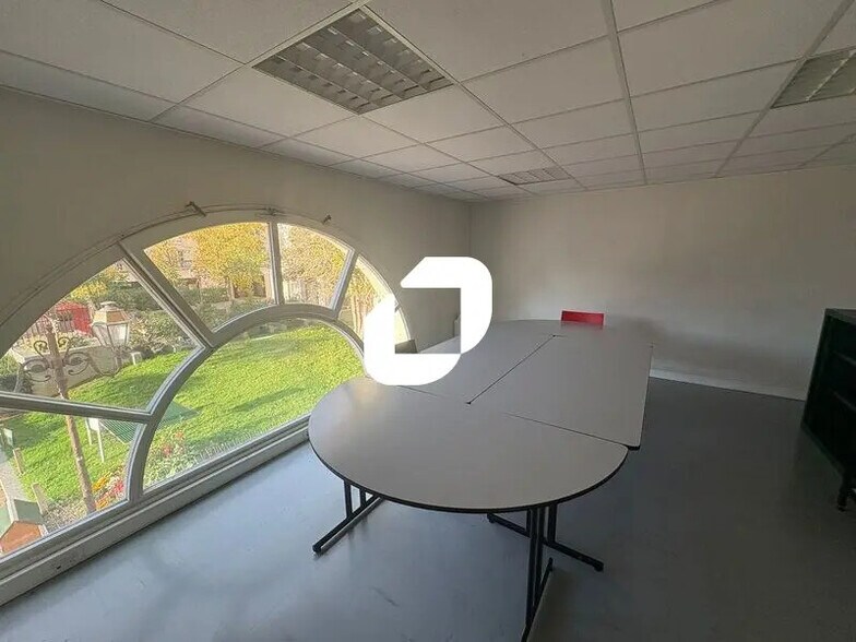 Bureau dans Poissy à louer - Photo intérieure – Image 2 sur 7