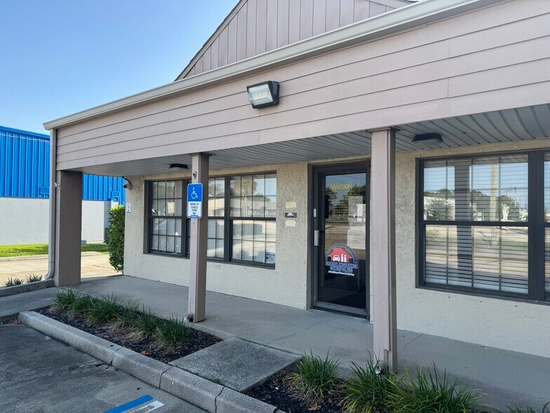 470 S Wickham Rd, West Melbourne, FL à louer - Photo de l’immeuble – Image 3 sur 30