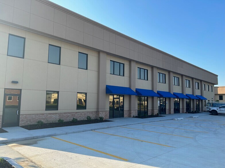 860 Haines Dr, Liberty, MO à louer - Photo de l’immeuble – Image 2 sur 11