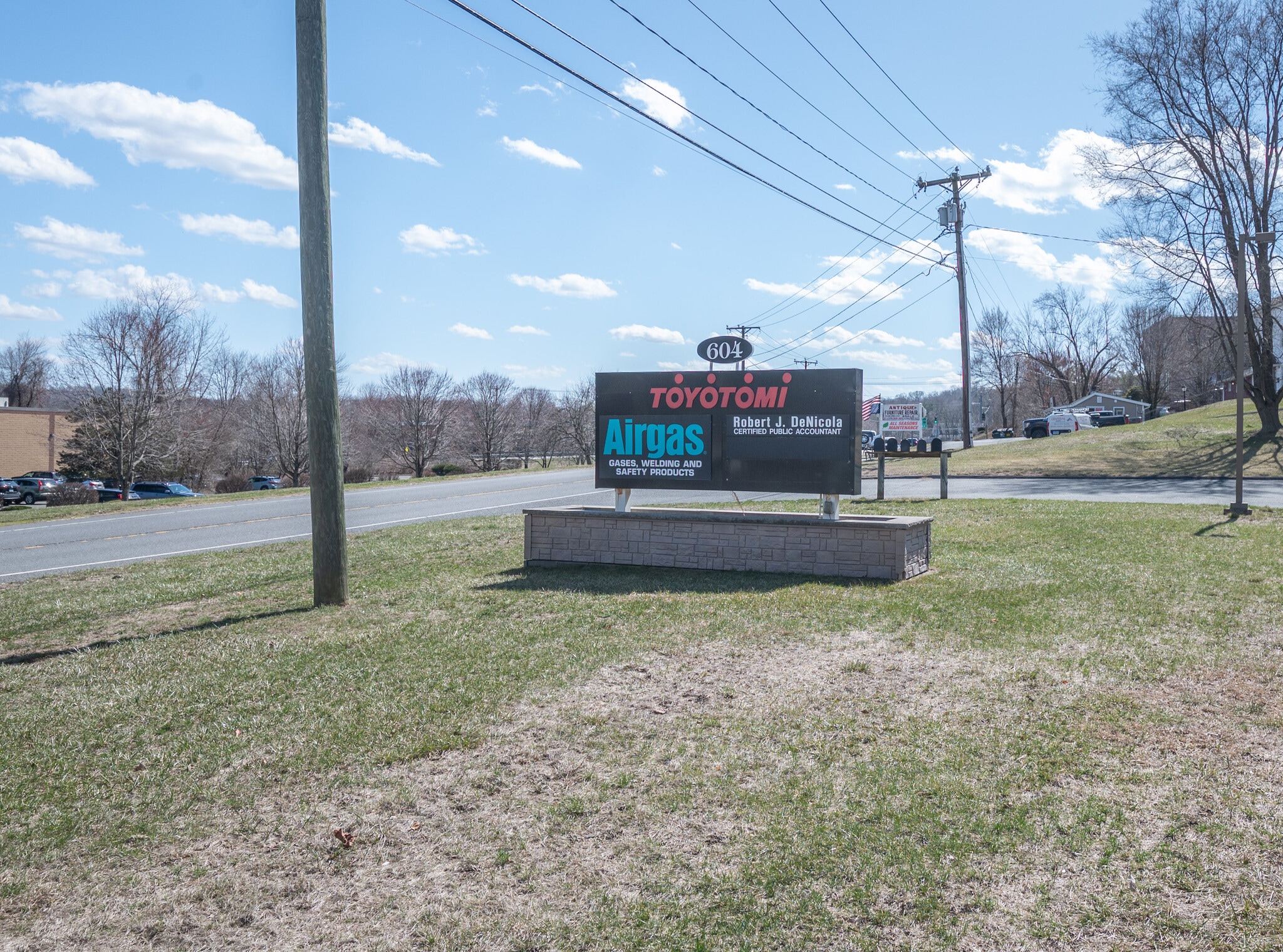 604 Federal Rd, Brookfield, CT à louer Photo de l’immeuble– Image 1 sur 12