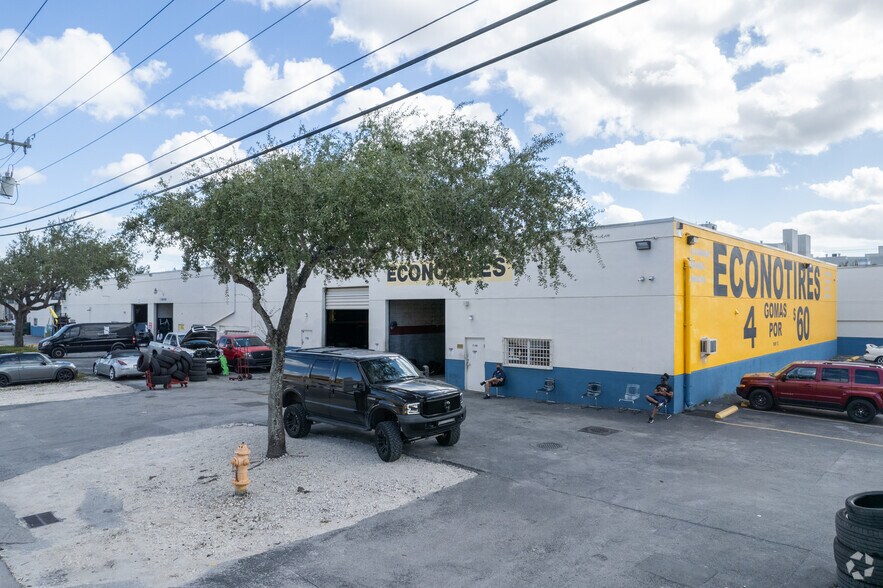 7005-7145 NW 41 St, Miami, FL à louer - Photo de l’immeuble – Image 2 sur 7