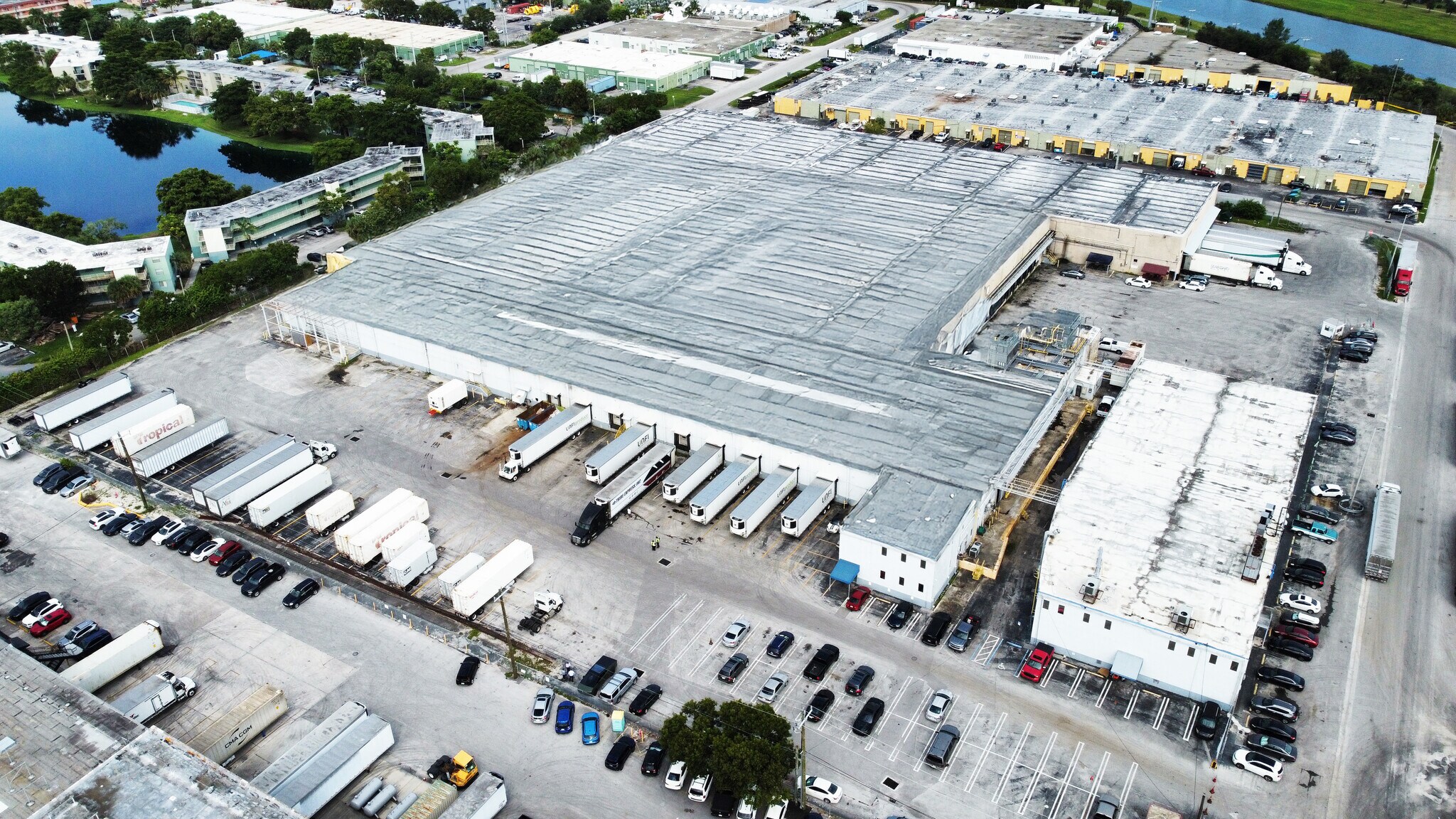 18770 NE 6th Ave, Miami, FL à louer Aérien– Image 1 sur 27