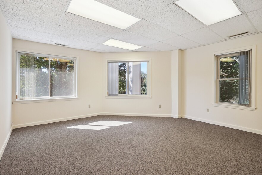 249 Ayer Rd, Harvard, MA à louer - Photo intérieure – Image 3 sur 18