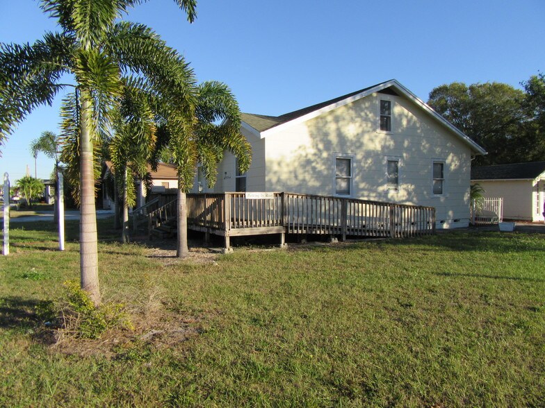 5226 Gulfport Blvd S, Gulfport, FL à louer - Photo principale – Image 2 sur 11