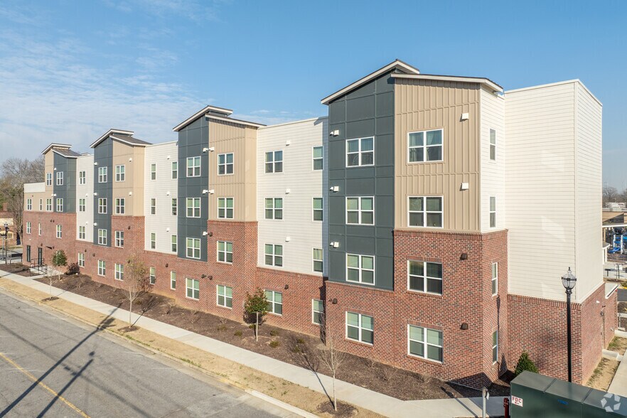 1016 Laney Walker Blvd, Augusta, GA à louer - Photo principale – Image 1 sur 40