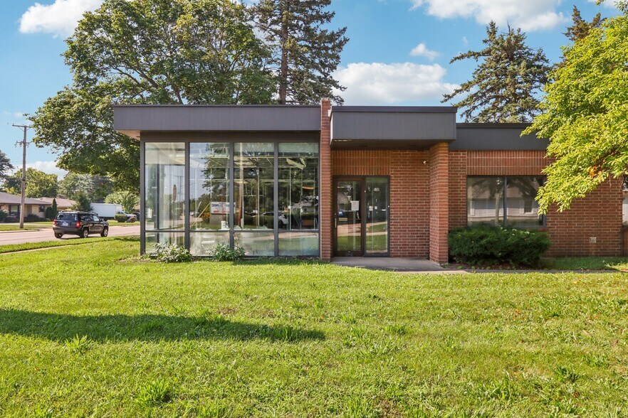 530 N McLean Blvd, Elgin, IL à vendre - Photo de l’immeuble – Image 2 sur 20