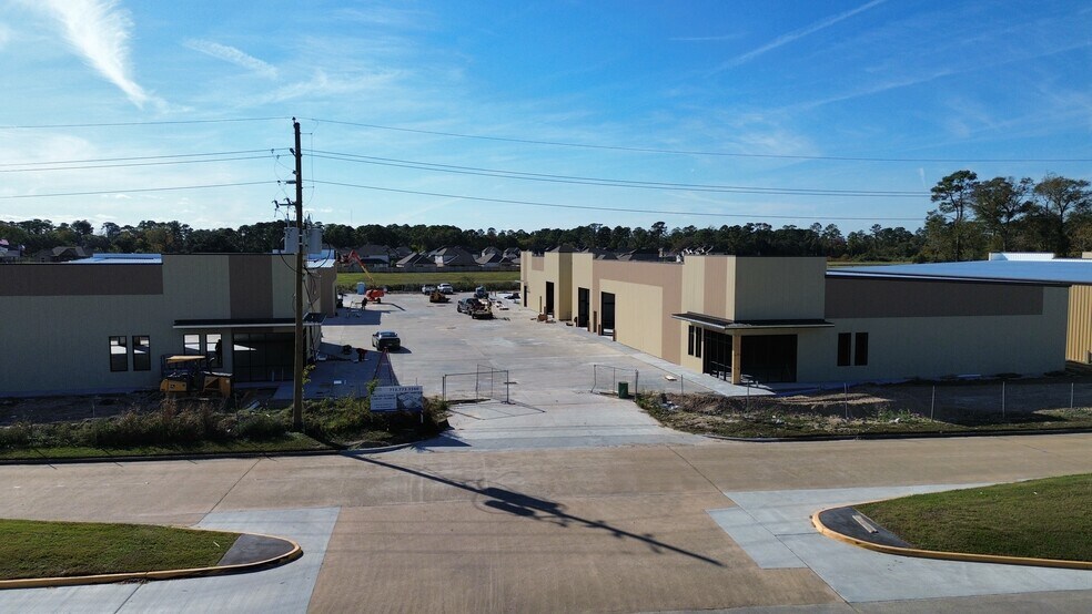11811 Champion Forest Dr, Houston, TX à vendre - Photo de l’immeuble – Image 2 sur 3