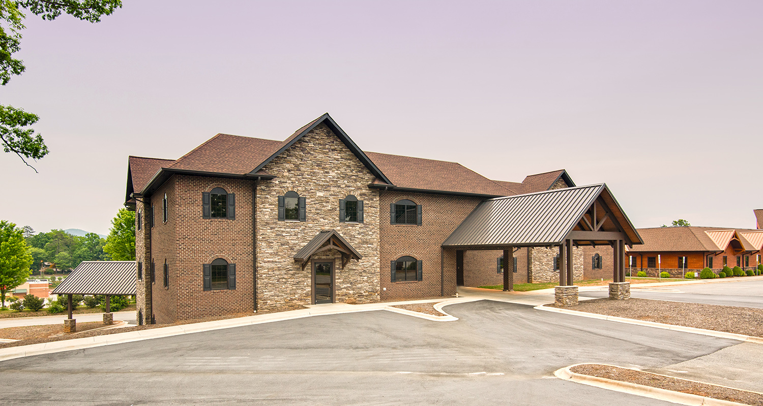 125 Hospital Ave NW, Lenoir, NC à louer Photo principale– Image 1 sur 5