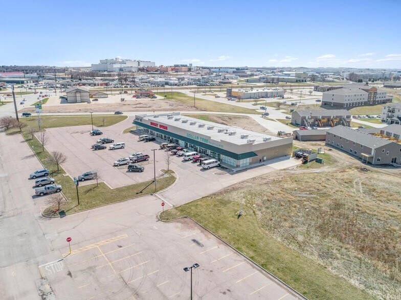 1319 Holton Dr, Le Mars, IA à louer - Photo de l’immeuble – Image 2 sur 7