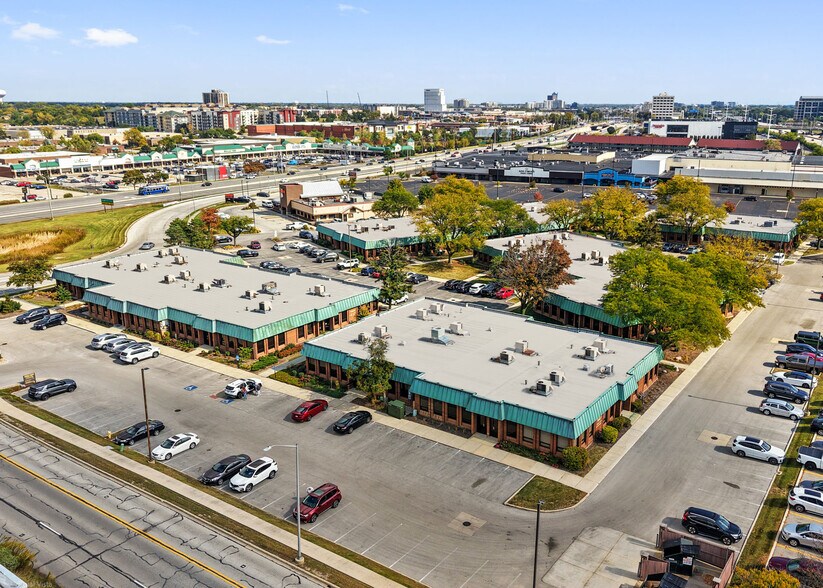 1323 Butterfield Rd, Downers Grove, IL à louer - Photo principale – Image 1 sur 12