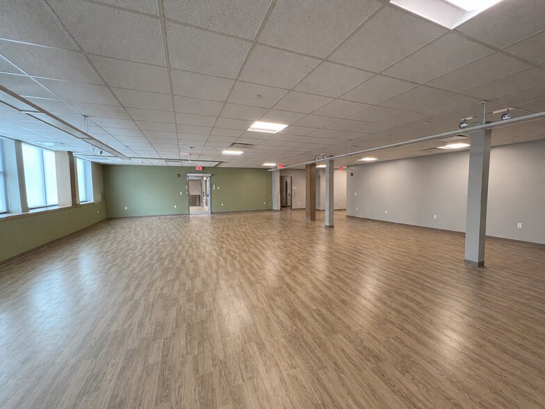 4044 Route 130, Irwin, PA à louer - Photo de l’immeuble – Image 2 sur 4
