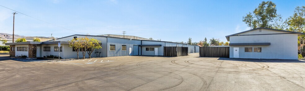 1700 E Colton Ave, Redlands, CA à vendre - Photo de l’immeuble – Image 3 sur 15