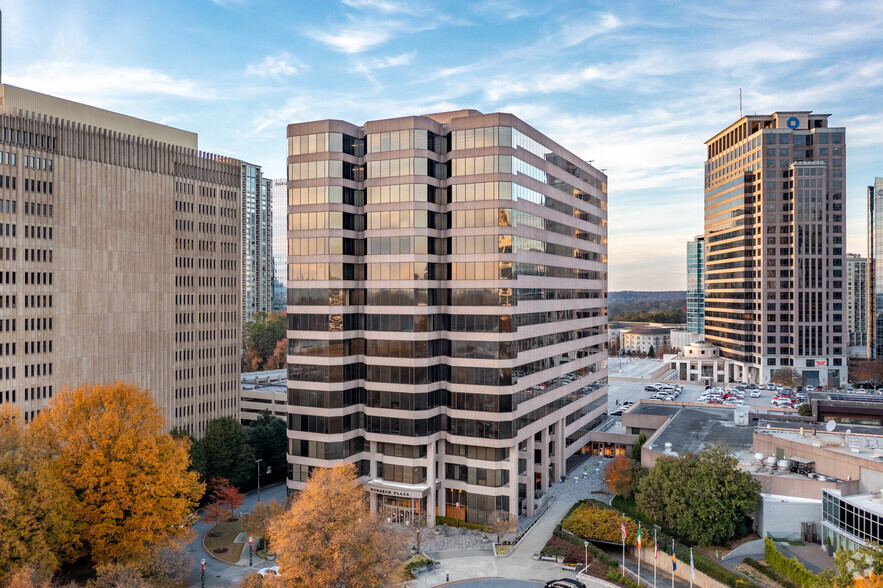 3414 Peachtree Rd NE, Atlanta, GA à louer - Photo de l’immeuble – Image 1 sur 20