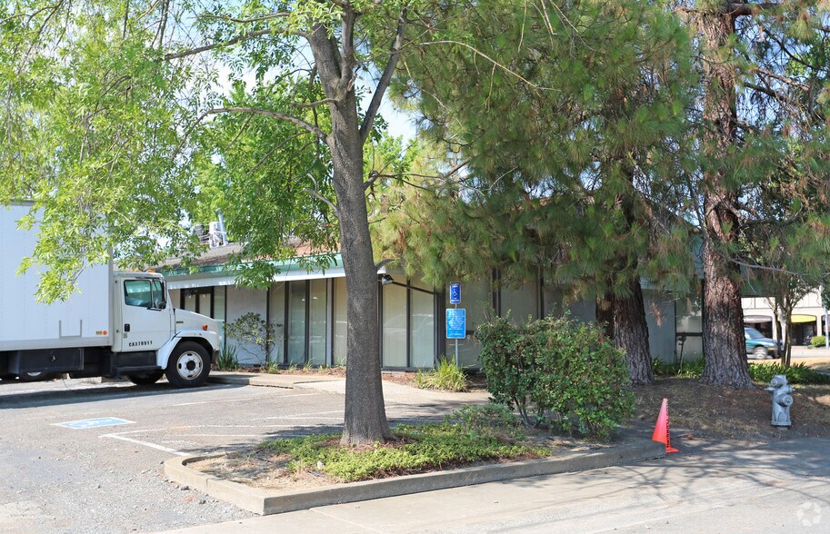 2220 Watt Ave, Sacramento, CA à vendre - Photo de l’immeuble – Image 3 sur 4