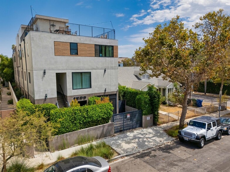 1206 N Sycamore Ave, Los Angeles, CA à vendre - Photo de l’immeuble – Image 3 sur 55