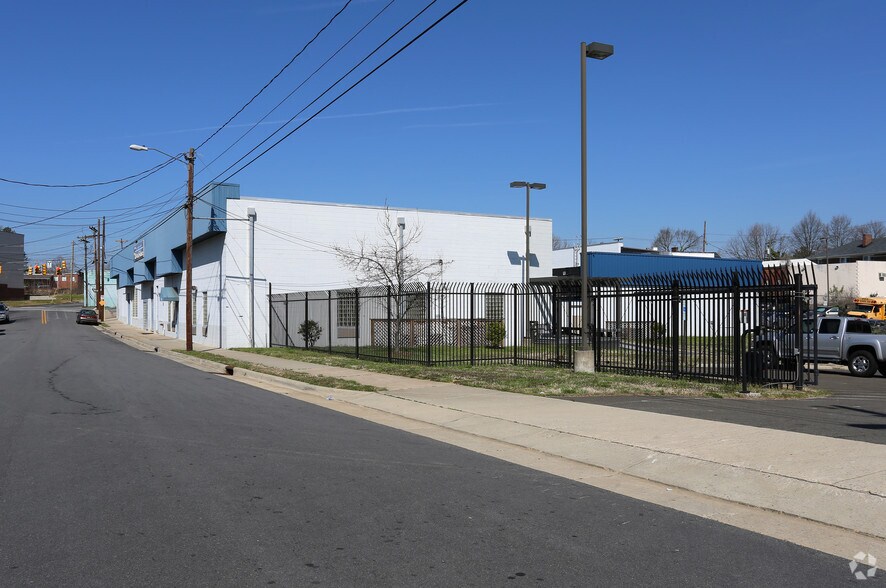 800 N Mangum St, Durham, NC à louer - Photo de l’immeuble – Image 2 sur 9