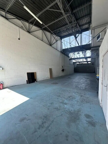 Industriel/Logistique dans Périgny à louer - Photo de l’immeuble – Image 3 sur 4