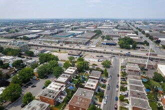 8220 Boul Métropolitain E, Montréal, QC - VUE AÉRIENNE  vue de carte