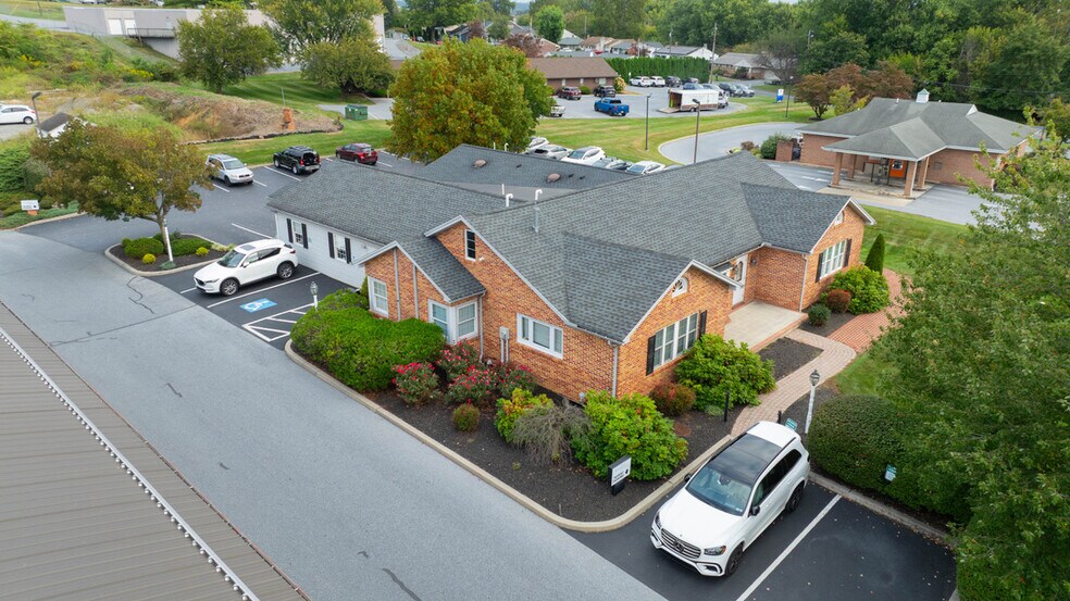 250 N Reading Rd, Ephrata, PA à vendre - Photo de l’immeuble – Image 3 sur 25