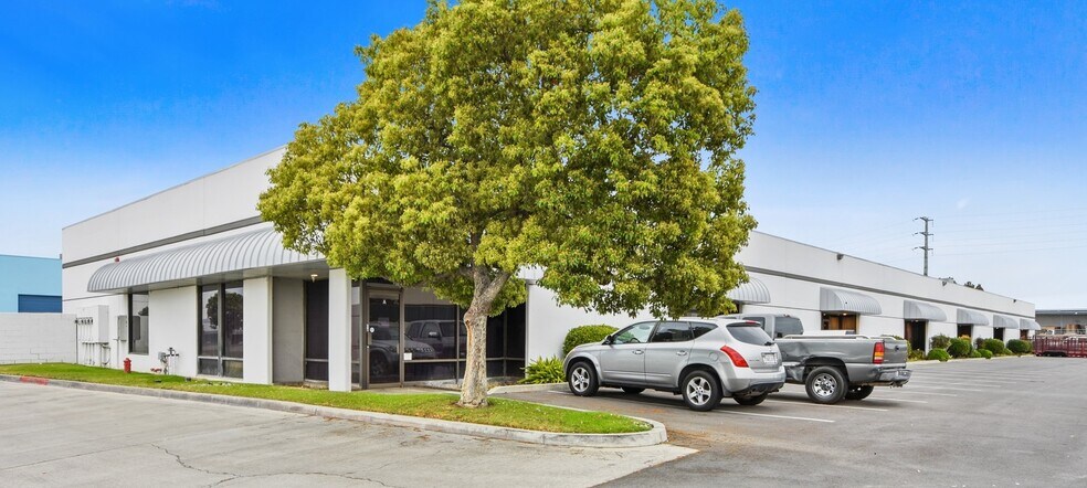 1188 N Grove St, Anaheim, CA à vendre - Photo de l’immeuble – Image 2 sur 7