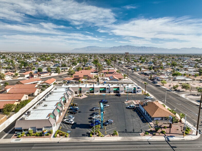 7000-7034 W Charleston Blvd, Las Vegas, NV à louer - Photo de l’immeuble – Image 1 sur 7