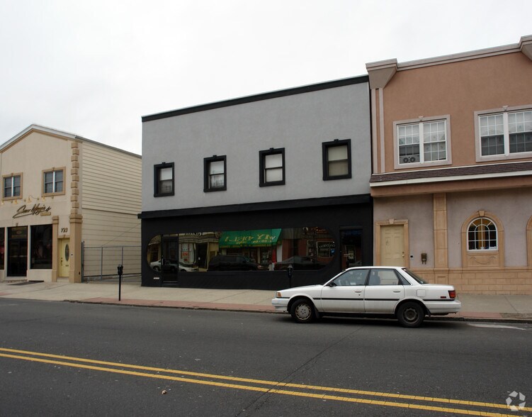 725-727 Broadway, Bayonne, NJ à vendre - Photo principale – Image 1 sur 2