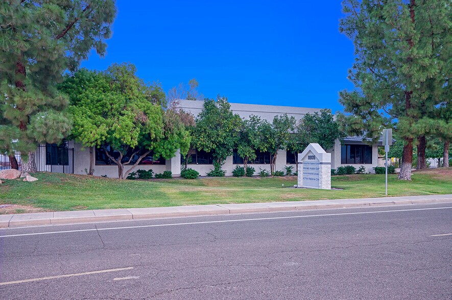 8805 N 23rd Ave, Phoenix, AZ à louer - Photo de l’immeuble – Image 3 sur 11