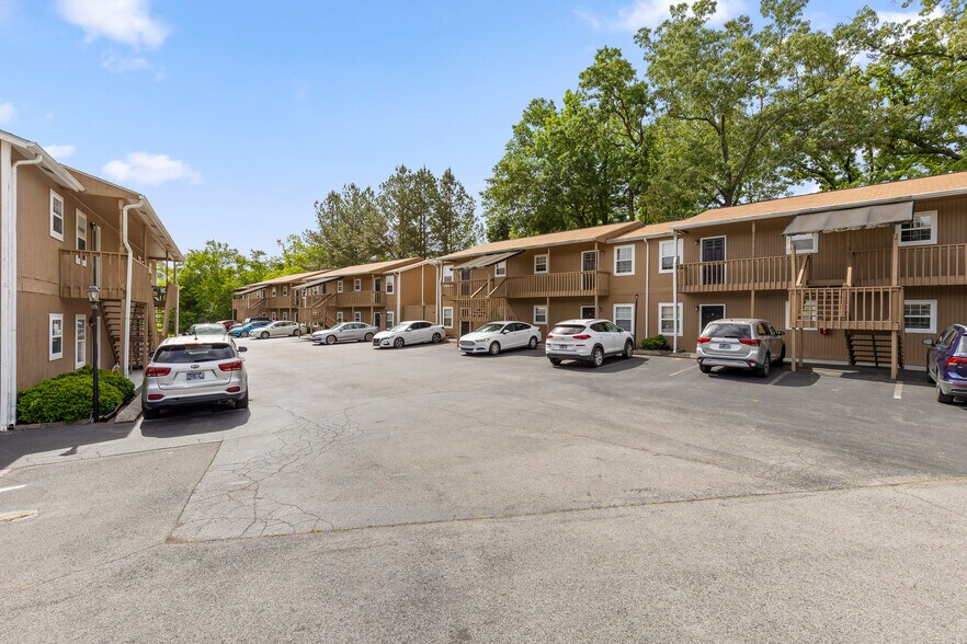 1802 Hamill Rd, Hixson, TN à vendre - Photo principale – Image 1 sur 38