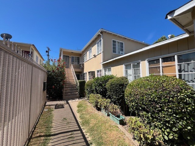 13358 Victory Blvd, Van Nuys, CA à vendre - Photo de l’immeuble – Image 3 sur 17