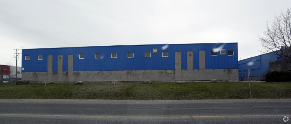 690 Boul Industriel, St-Eustache, QC à louer - Photo de l’immeuble – Image 2 sur 3