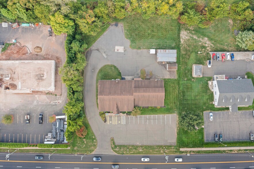 1650 West St, Southington, CT à vendre - Photo de l’immeuble – Image 3 sur 50