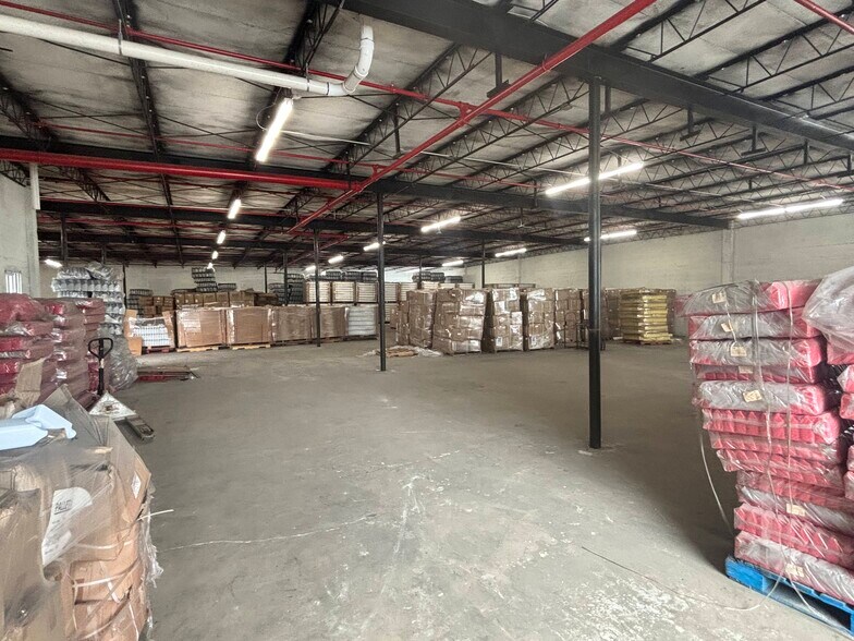 6220 NW 37th Ave, Miami, FL à louer - Photo de l’immeuble – Image 2 sur 4