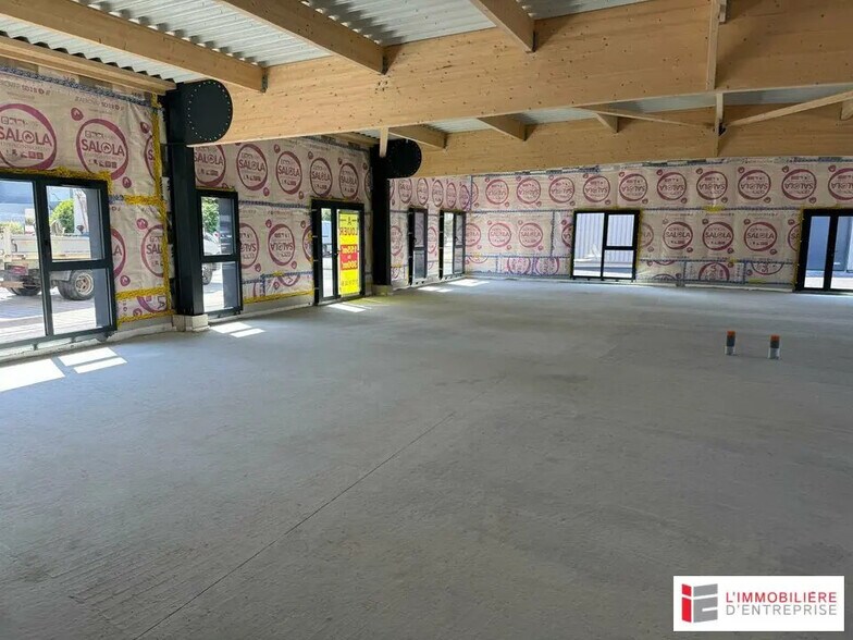 Local d’activités dans La Bouëxière à louer - Photo de l’immeuble – Image 3 sur 11