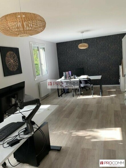 Bureau dans Nogent Le Phaye à louer - Photo intérieure – Image 2 sur 5