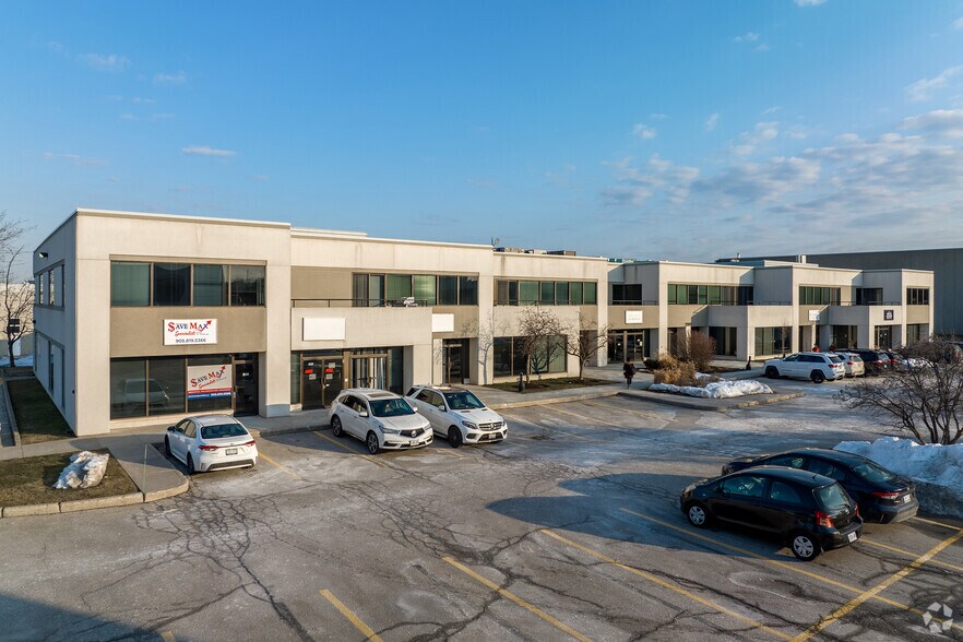 2595 Skymark Ave, Mississauga, ON à louer - Photo de l’immeuble – Image 2 sur 5