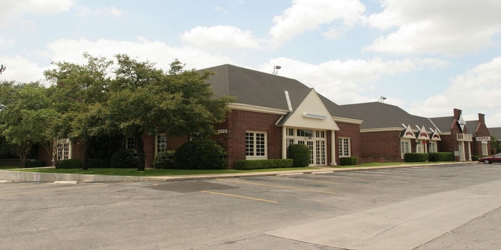 2525 NE Loop 410, San Antonio, TX à louer - Photo de l’immeuble – Image 3 sur 3
