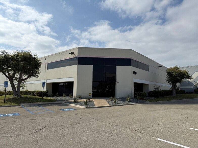 950 S Wanamaker Ave, Ontario, CA à louer - Photo de l’immeuble – Image 1 sur 2