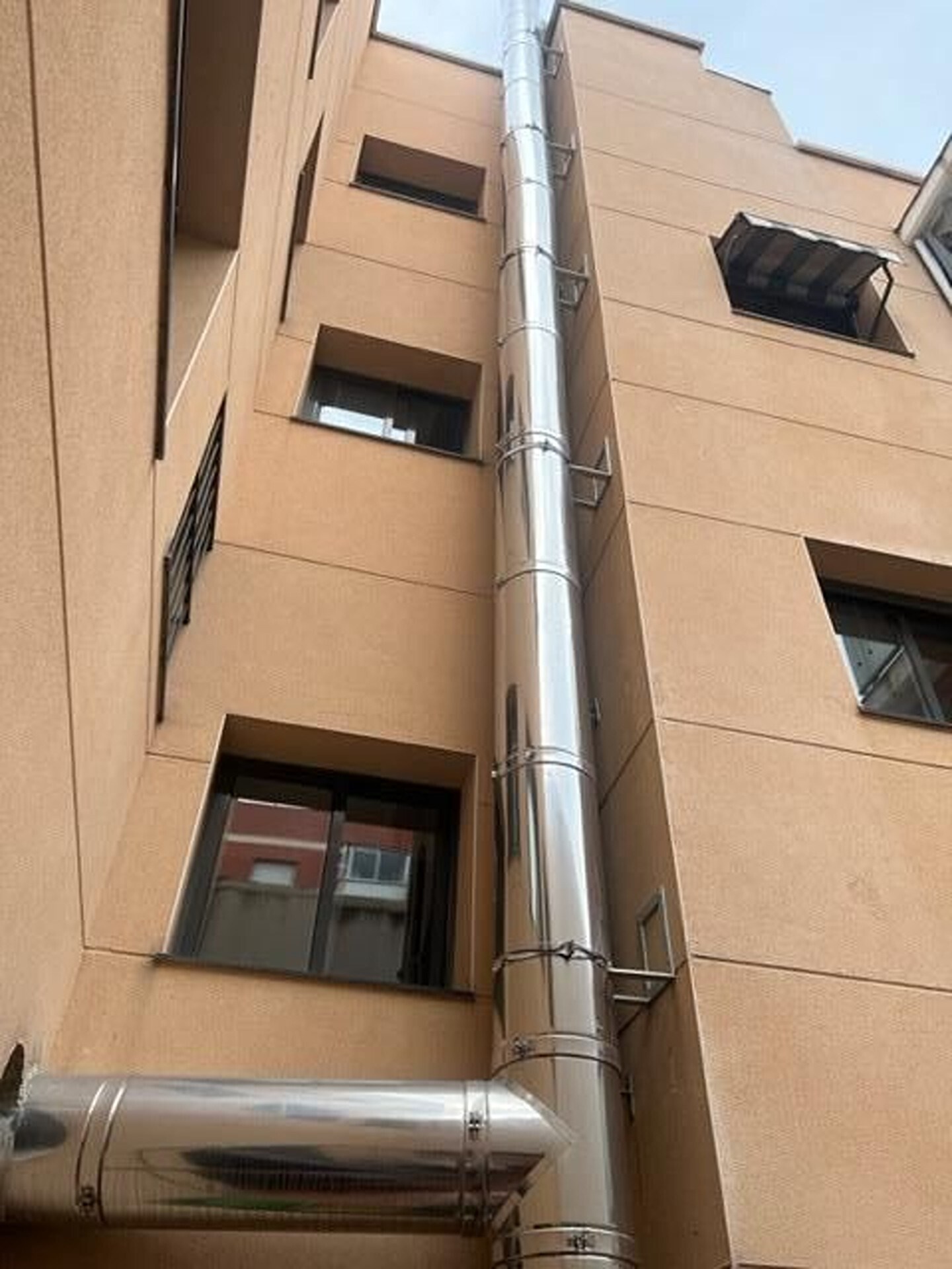 Immeuble residentiel dans Viladecans, Barcelona à vendre Photo principale– Image 1 sur 2